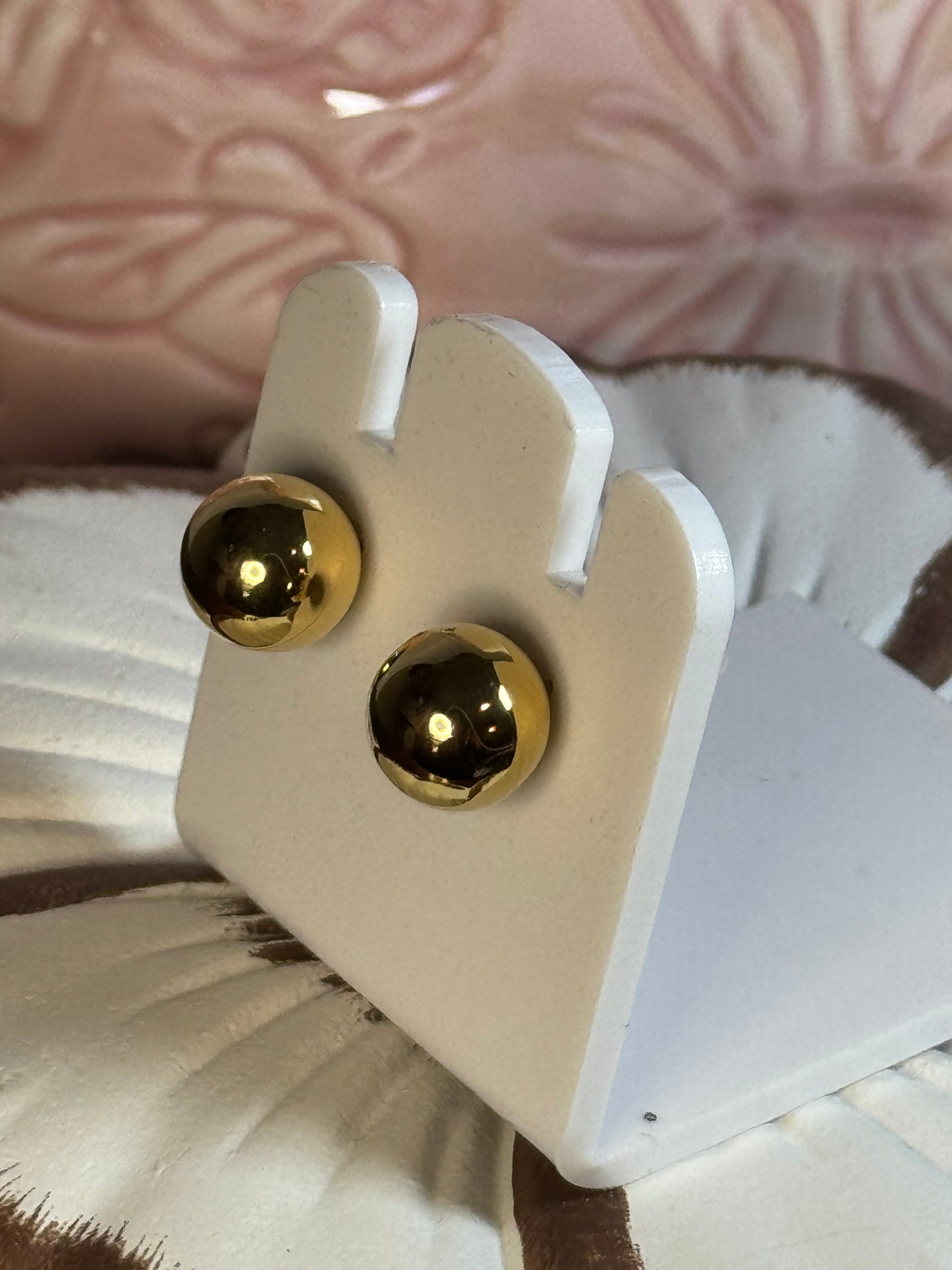 Ball stud earrings