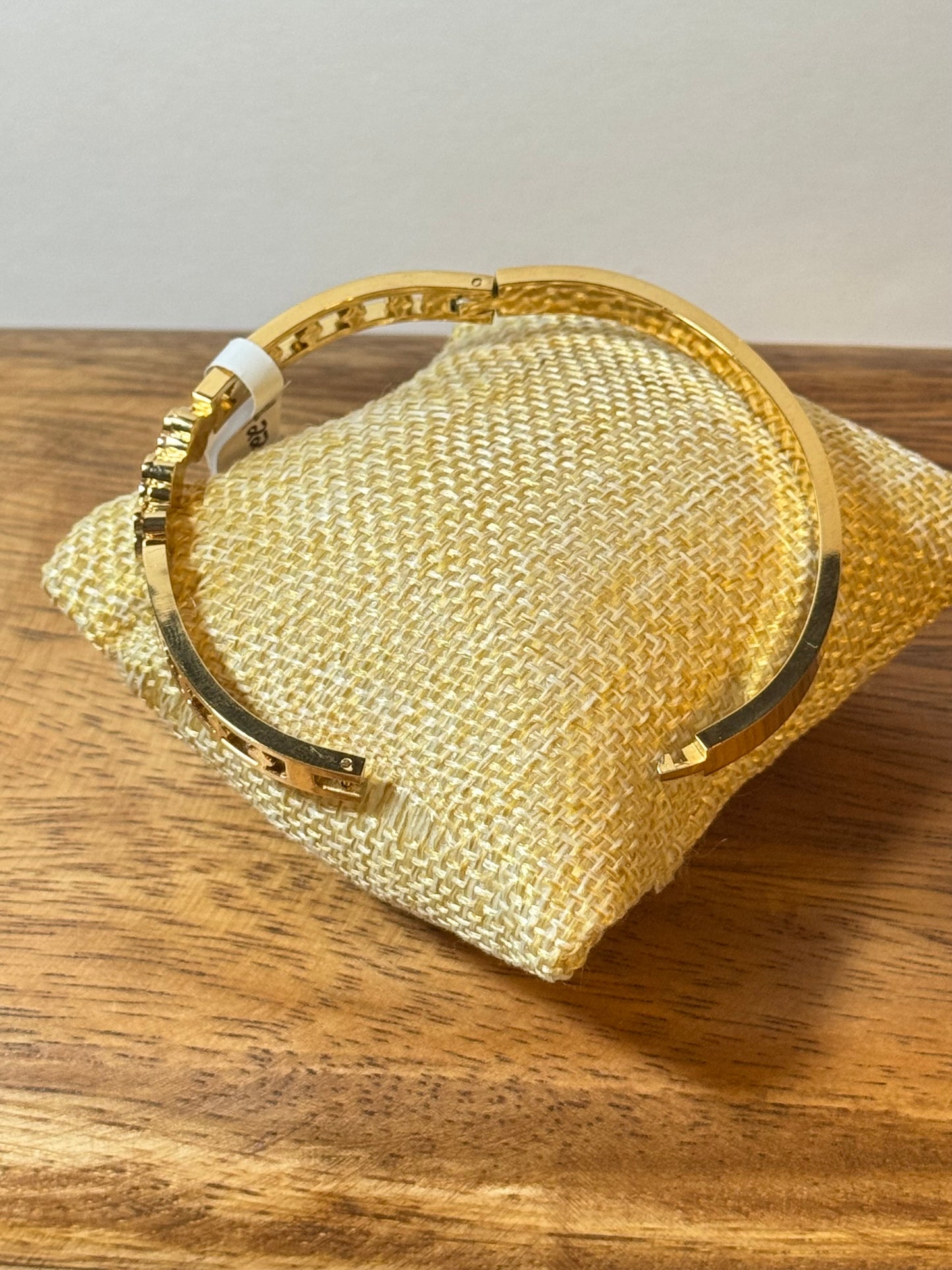 Golden Clover Elegant Bangle