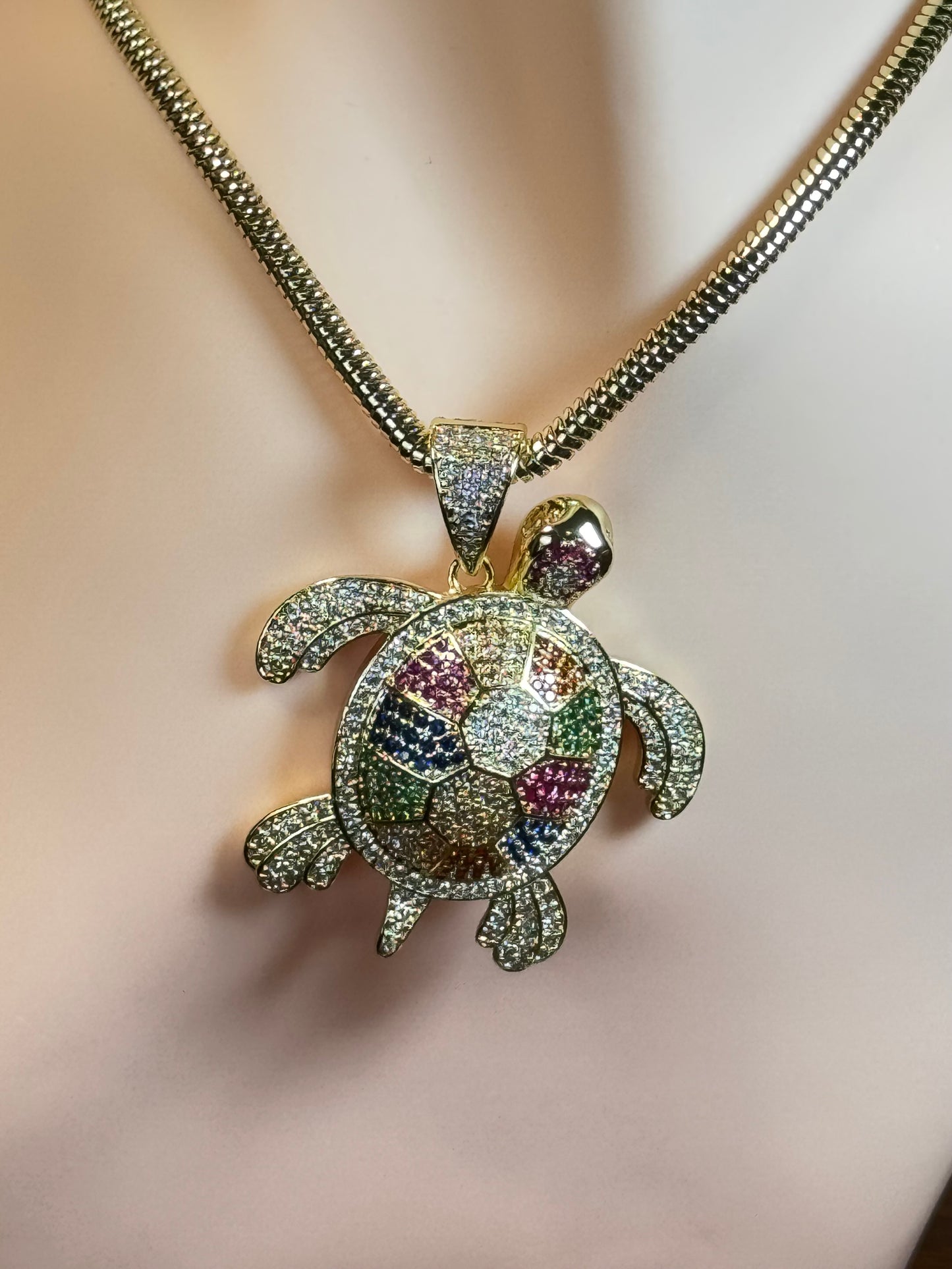 Elegant turtle necklace