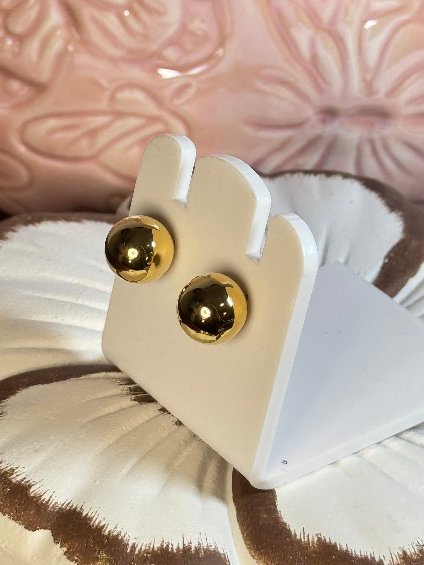 Ball stud earrings