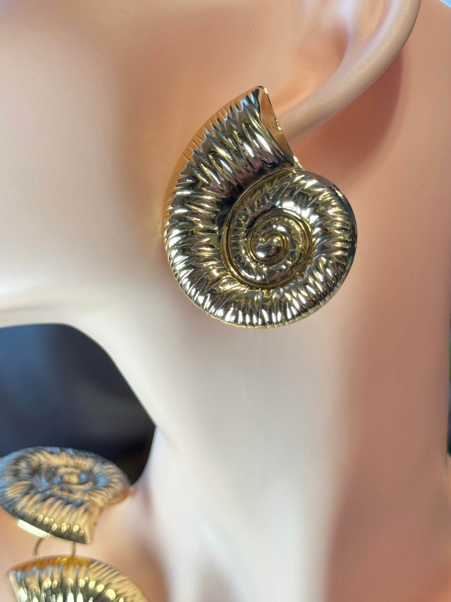 Golden Nautilus Jewelry Set