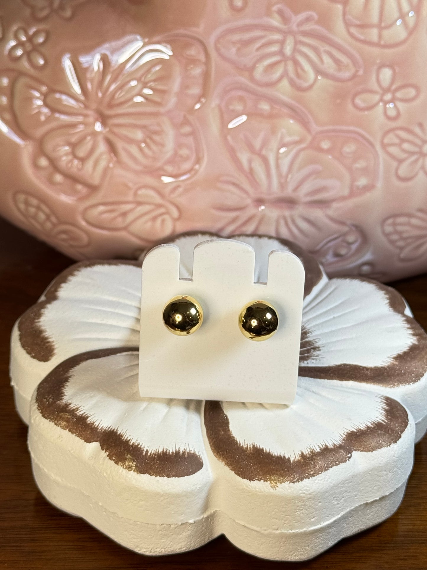 Ball stud earrings