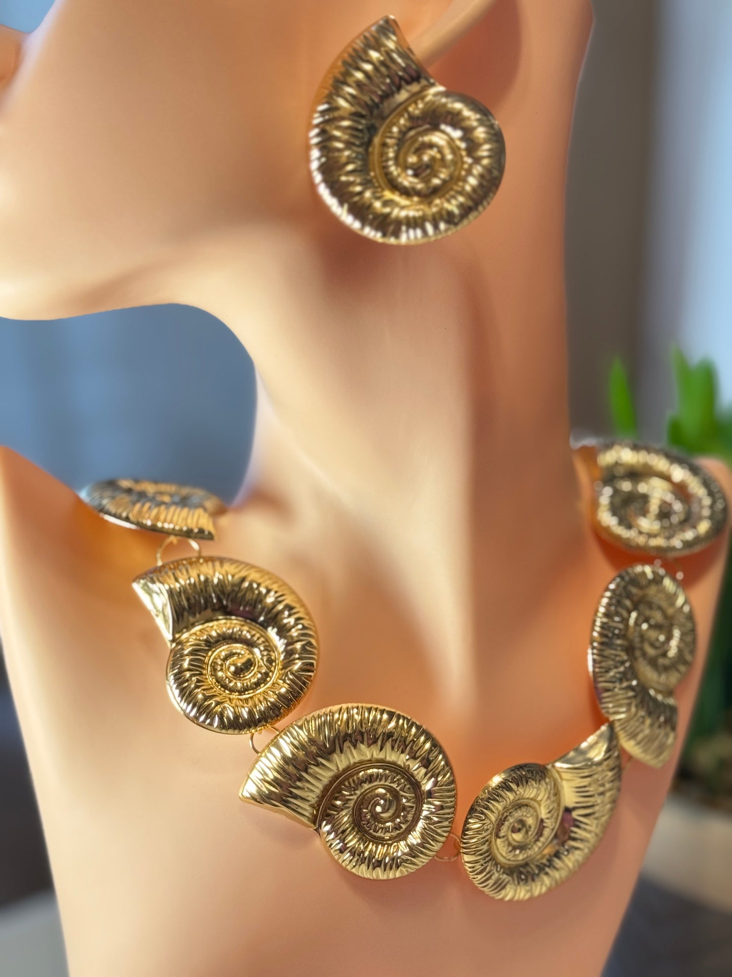Golden Nautilus Jewelry Set