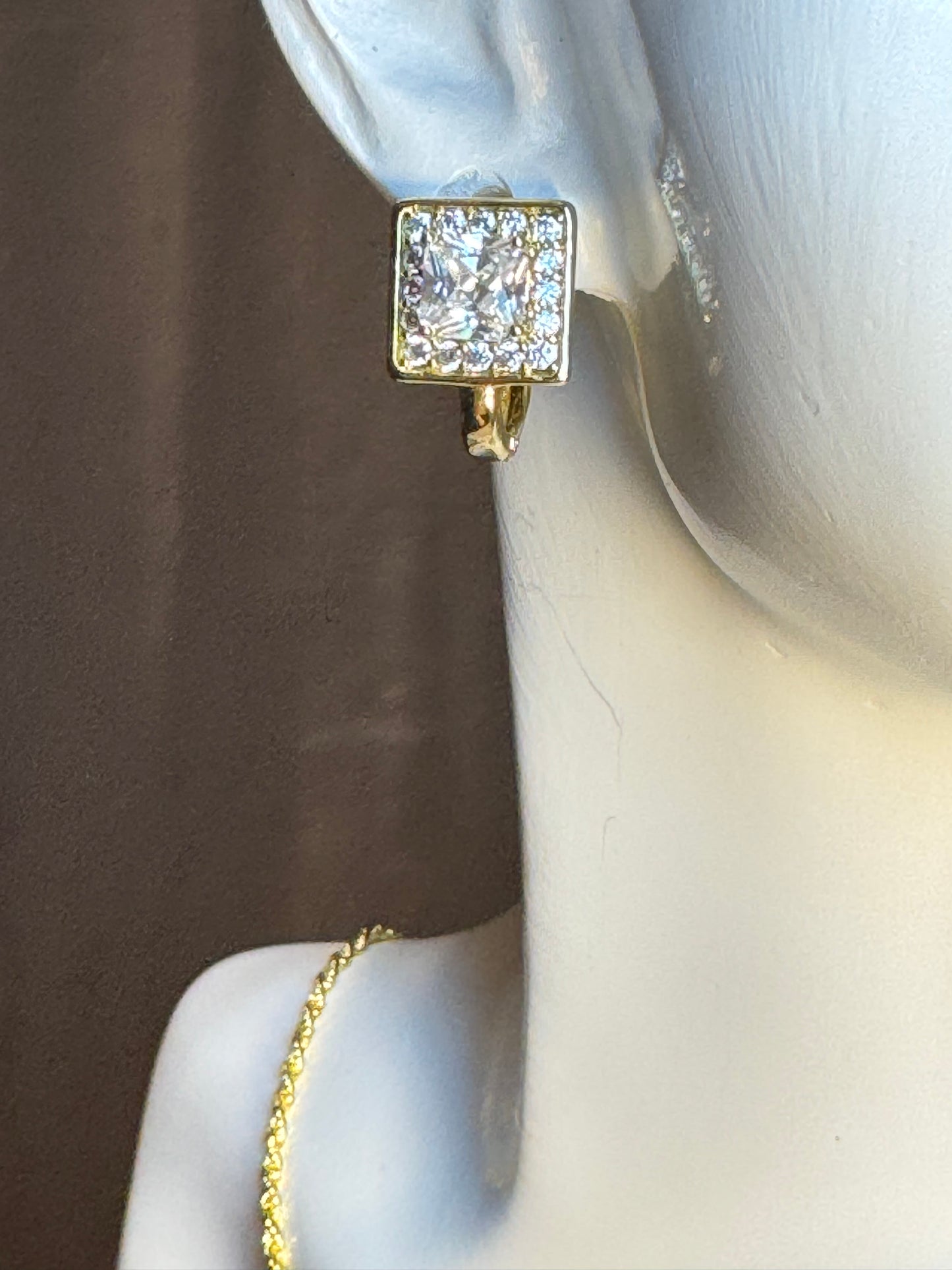 Necklace and earrings zirconia set