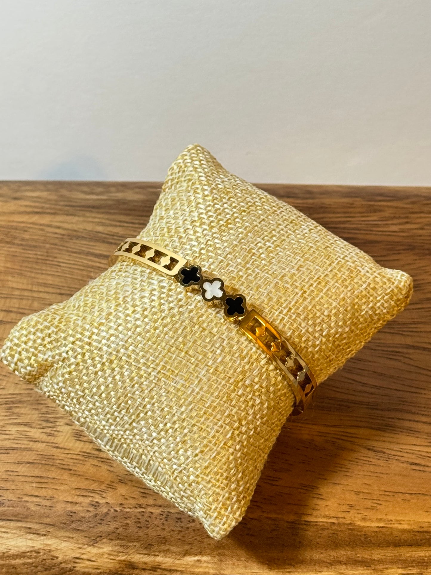 Golden Clover Elegant Bangle