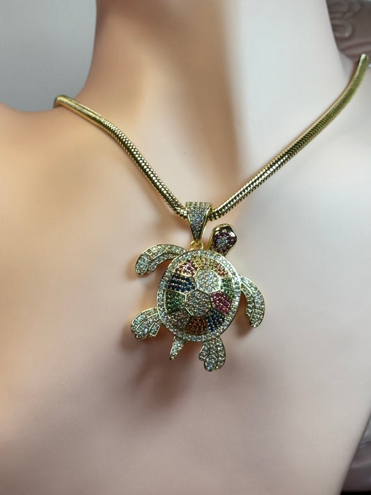 Elegant turtle necklace