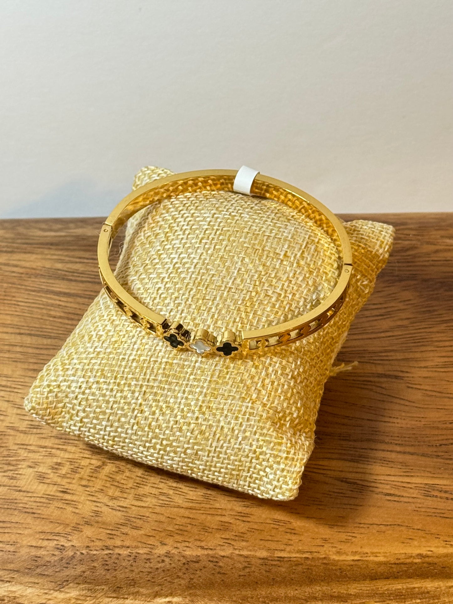 Golden Clover Elegant Bangle